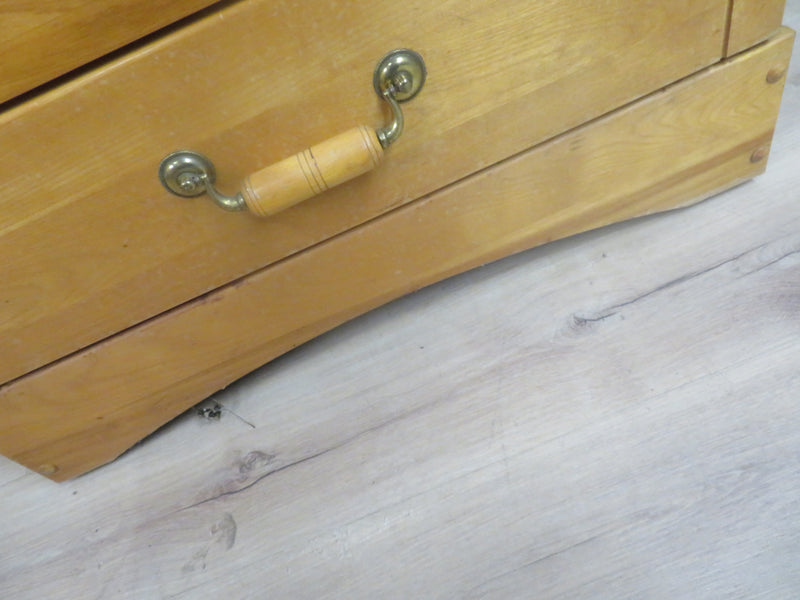 31"W  4-Drawer Dresser in Wood