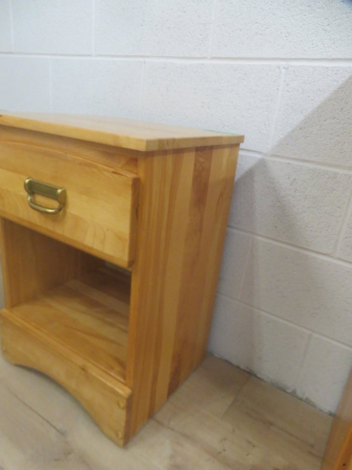 18" W Side Table
