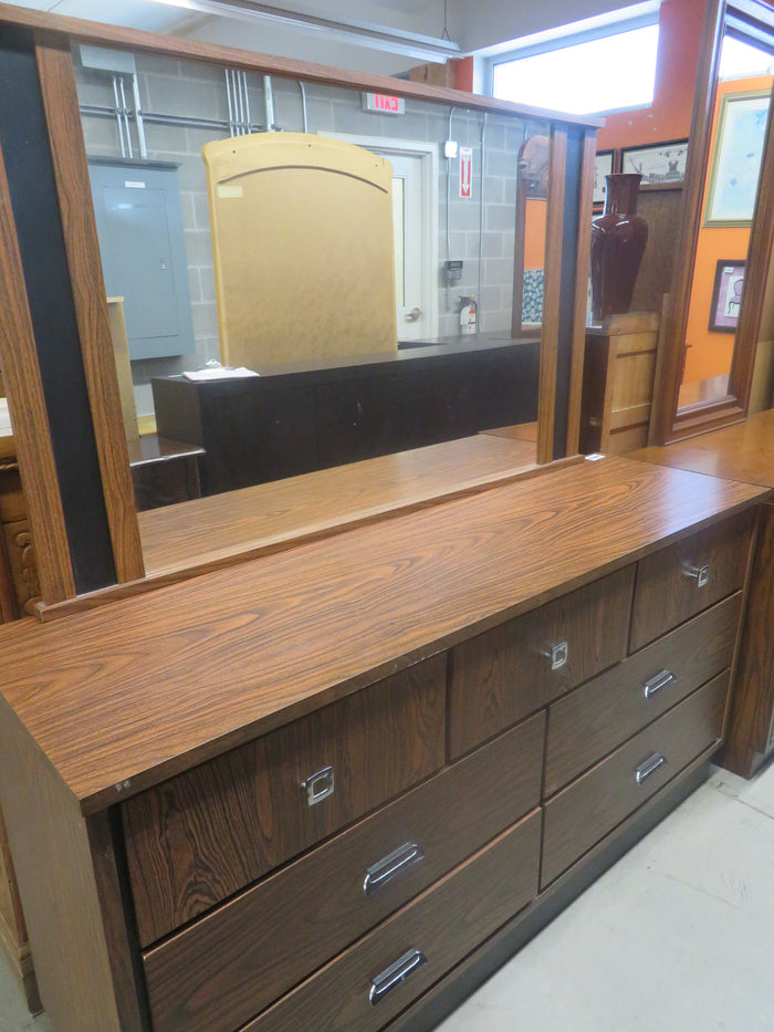 7-Drawer Dresser With Mirror