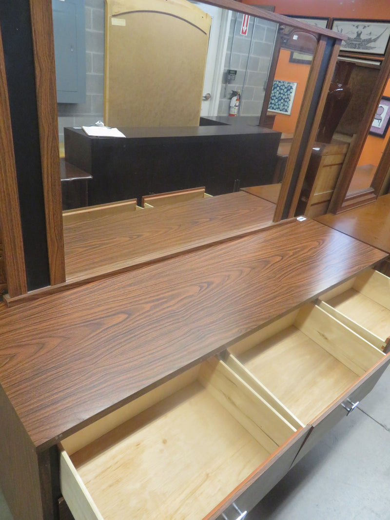 7-Drawer Dresser With Mirror