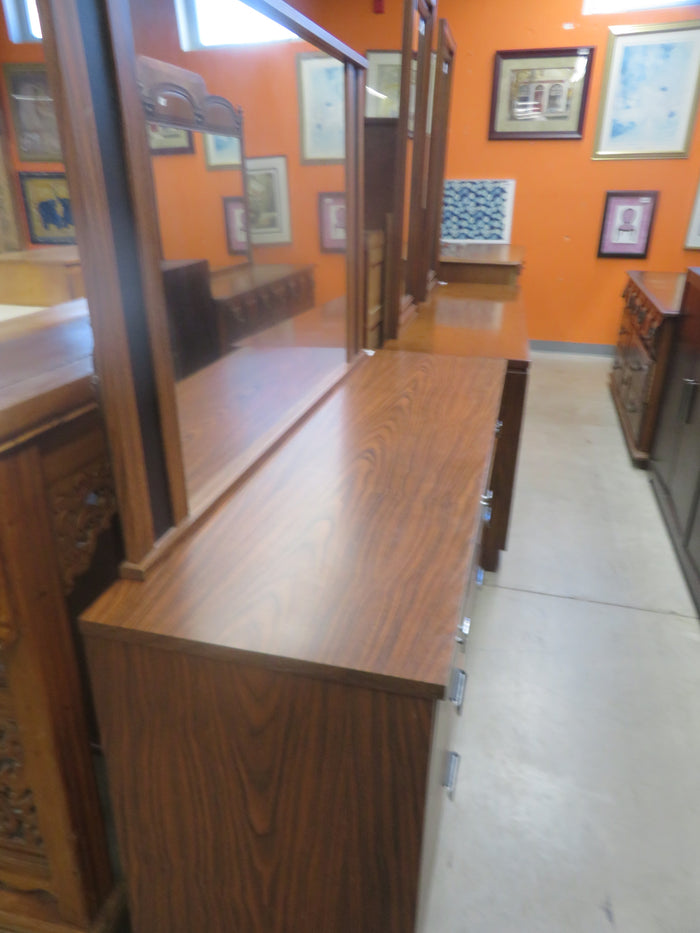 7-Drawer Dresser With Mirror