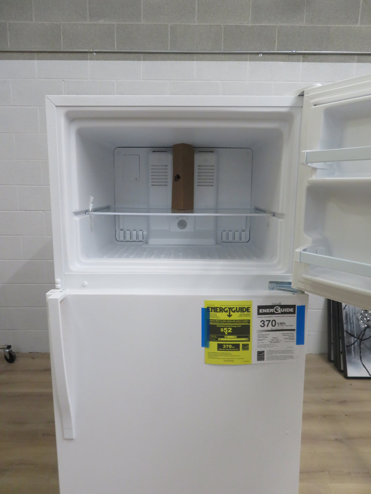 30"W 18.3 Cu Ft Top Freezer Refrigerator in White