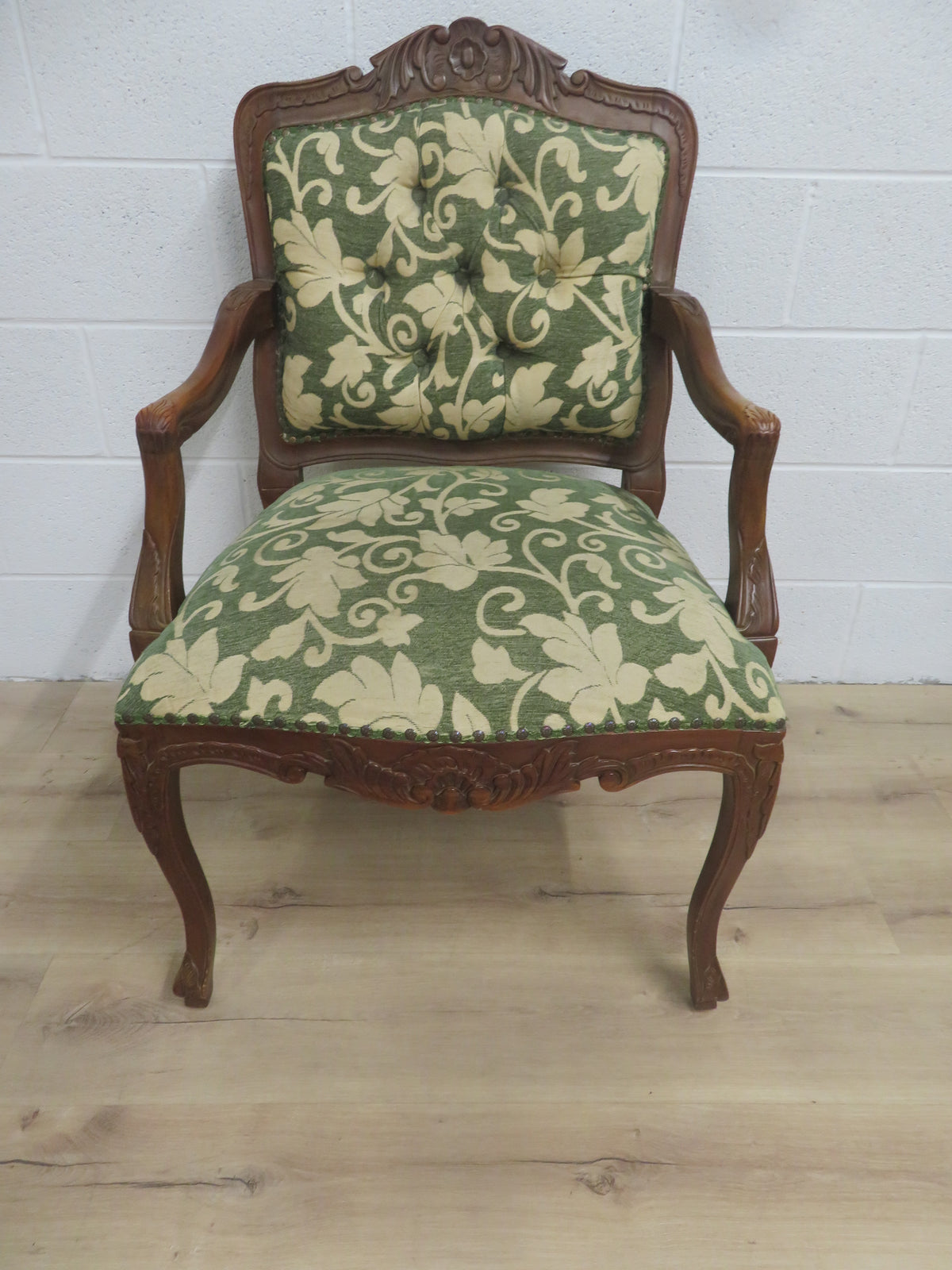 25"W Vintage Throne Armchair