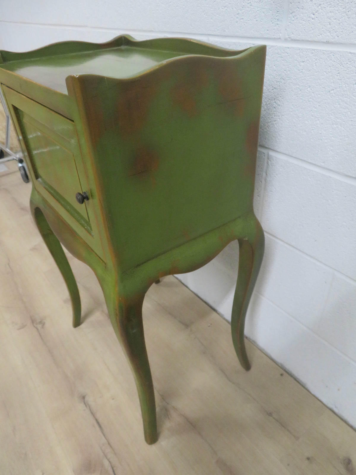 19.5"W French Provincial Style Nightstand