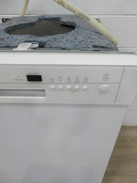 Dish Washer in White