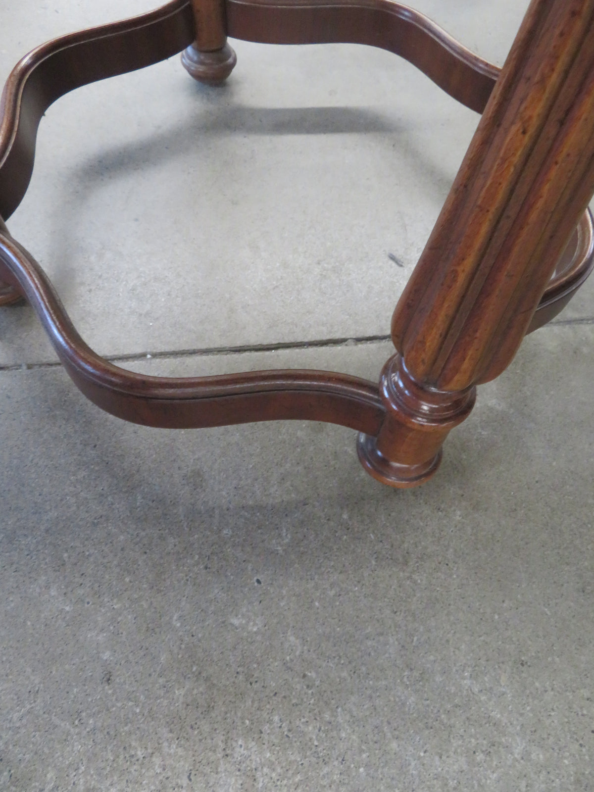 25"W x 25"D Round Table With Glass Top