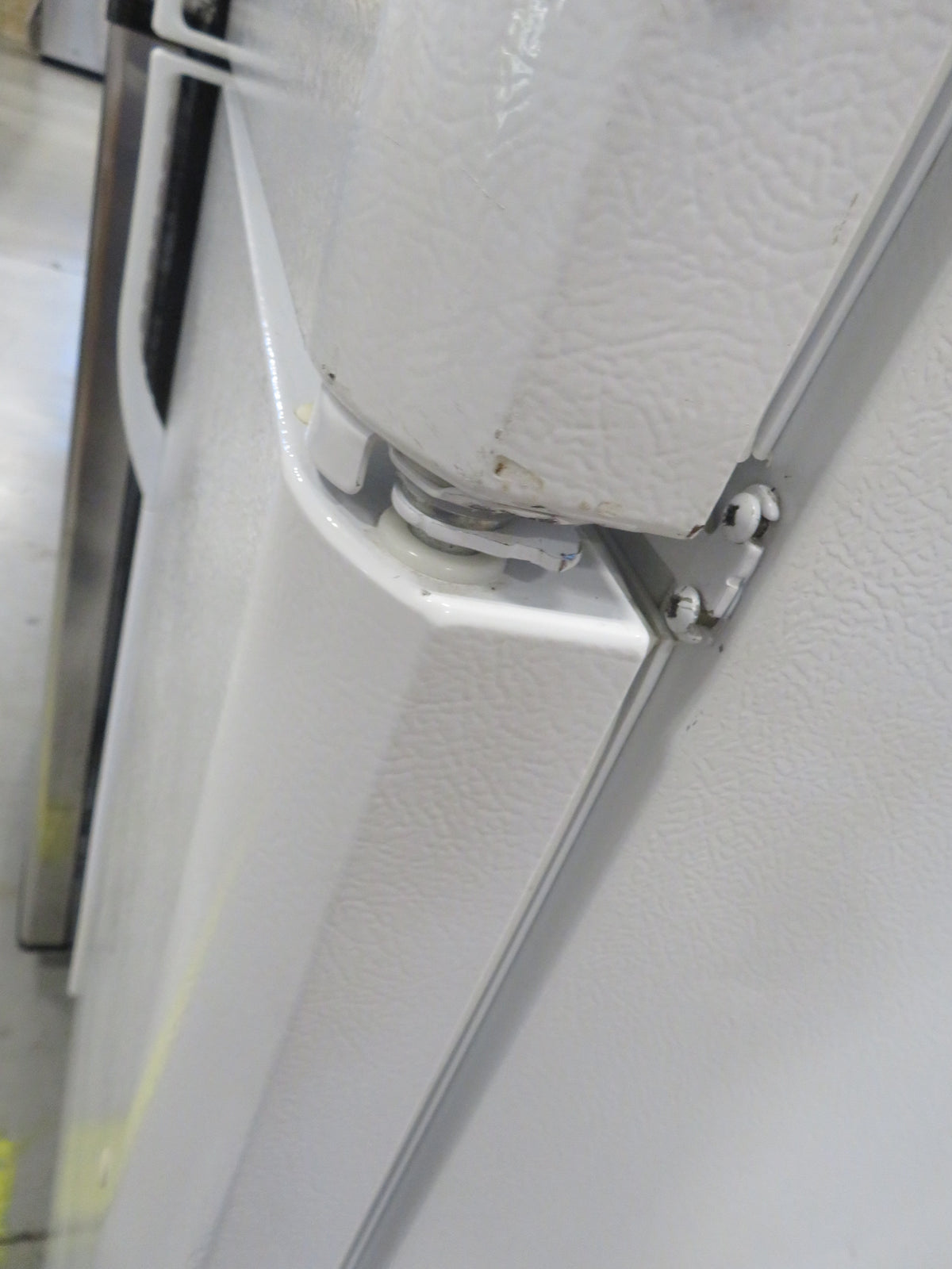 30"W Fridge/Freezer with Upper Freezer Drawer in White