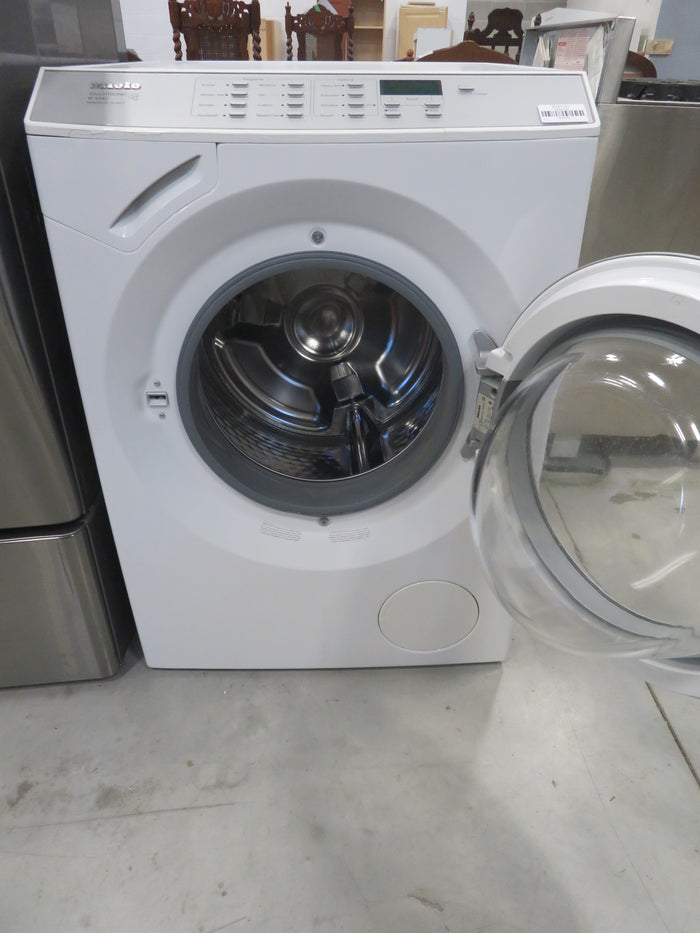 27"W Front Load Washing Machine in White