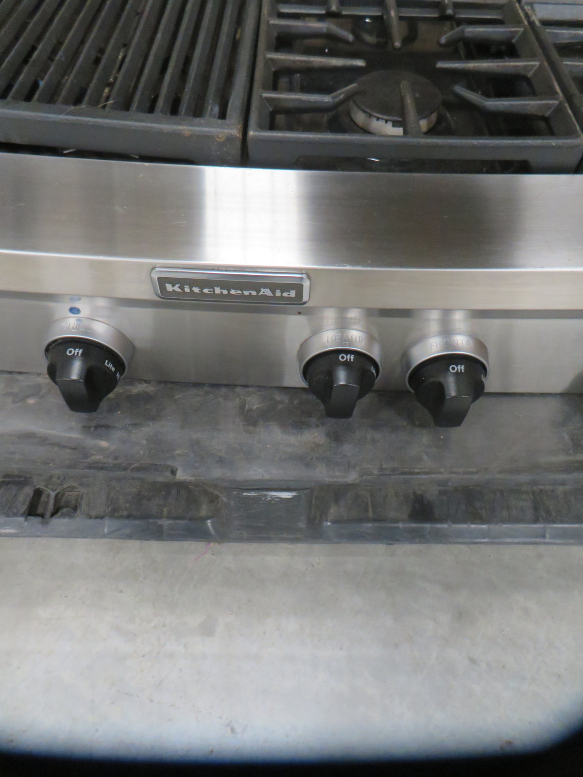 48"W Gas Cooktop with 6 Burners and Grill