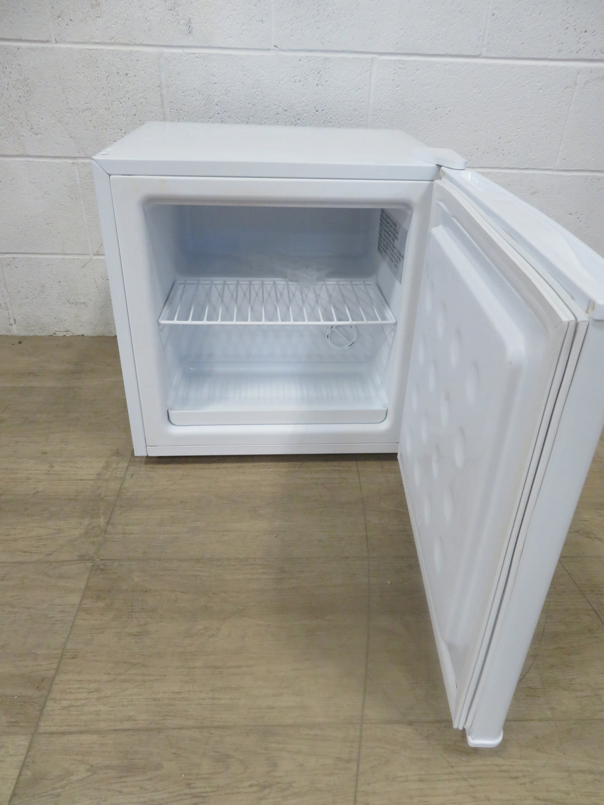 1.1Cu Ft Mini Freezer - White