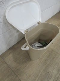 Kitchen Organics Bin in Beige and White