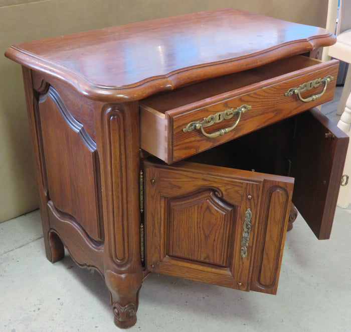 Night Stand with 1 Drawer and 2 Doors