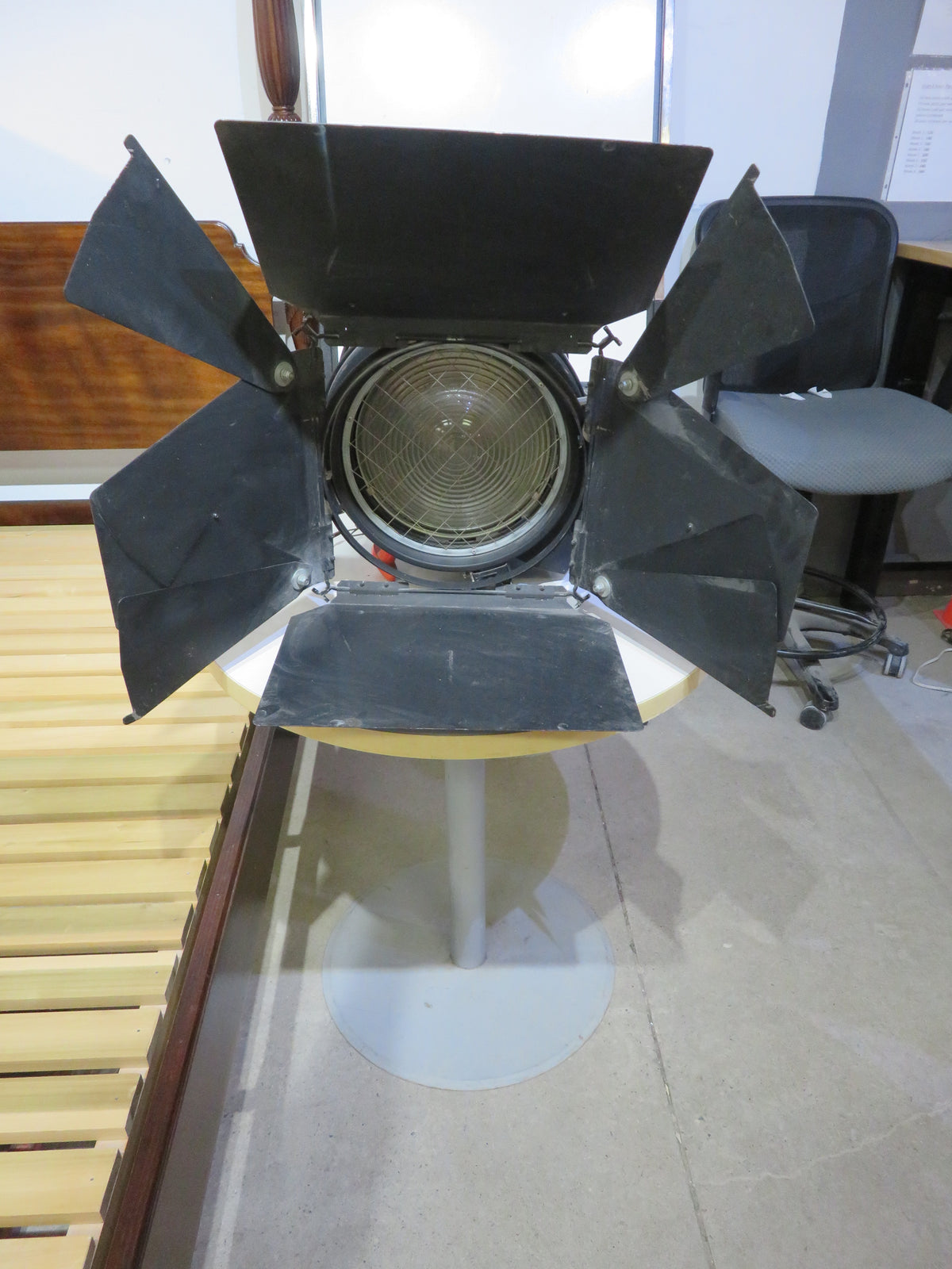 QuartzColor Castor 2kW Fresnel Spotlight (Model 270)
