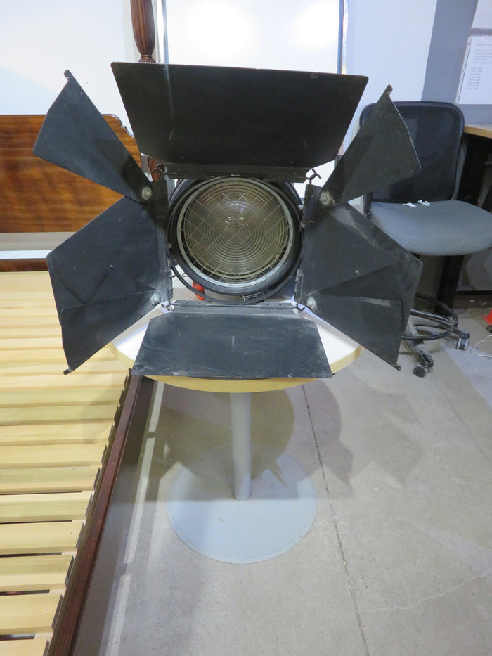 QuartzColor Castor 2kW Fresnel Spotlight (Model 270)