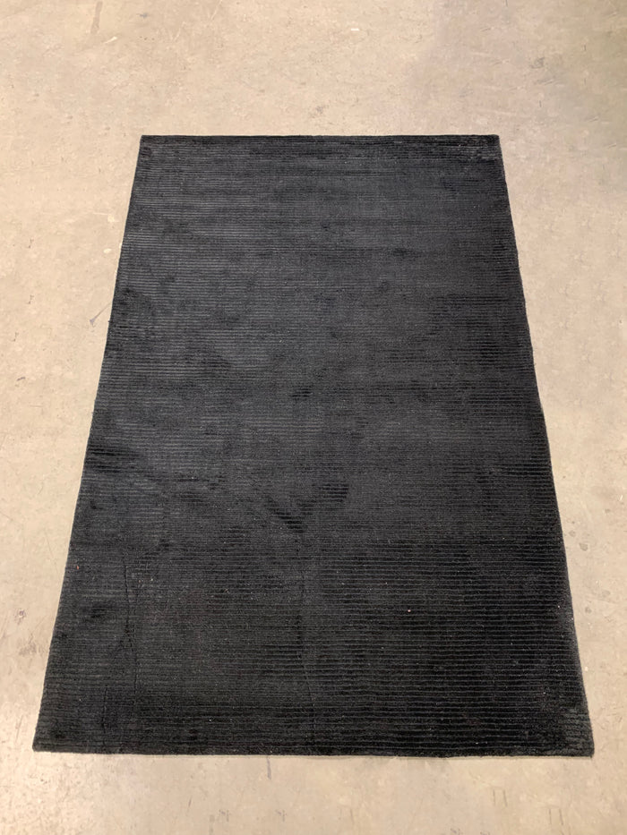 5' x 7' Woolen Area Rug | Black