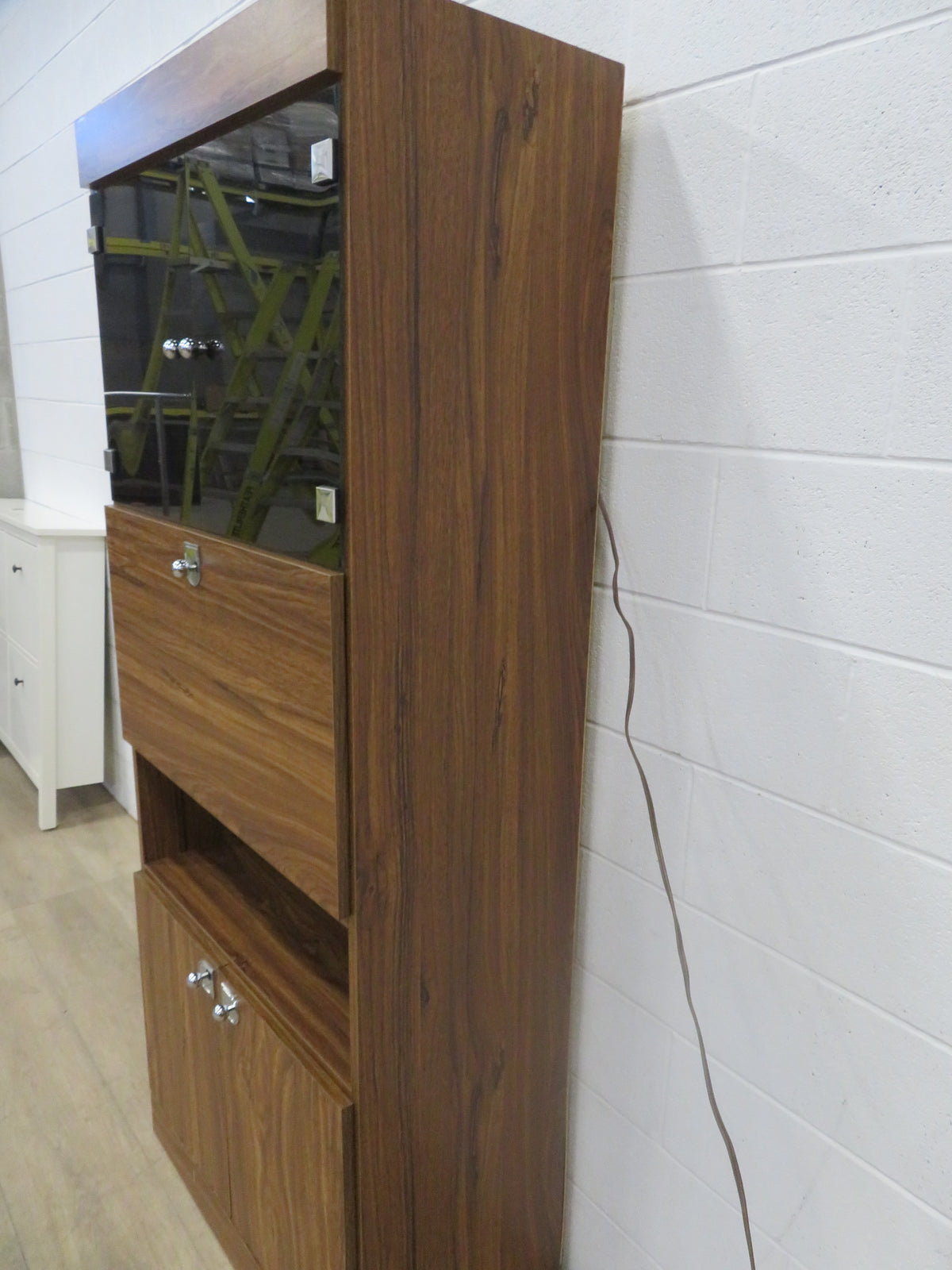 China Cabinet with Glass Doors