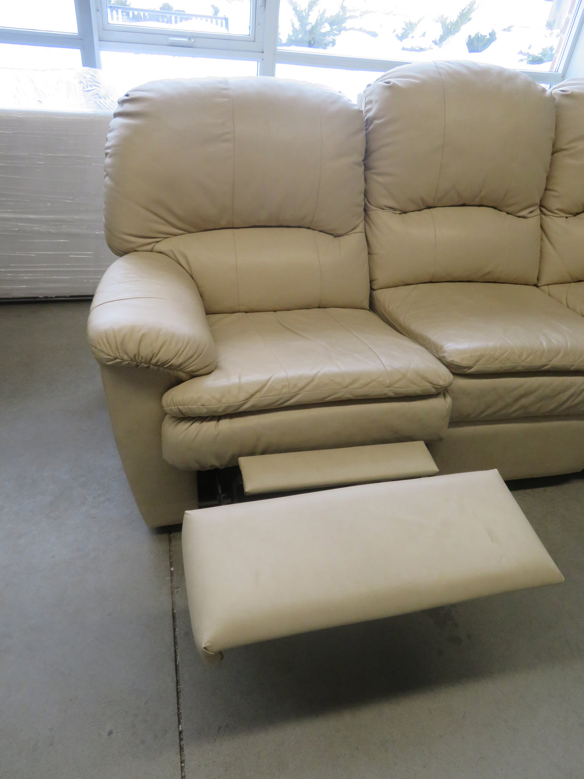 4-Seater Manual Recliner Sofa in Beige Leather