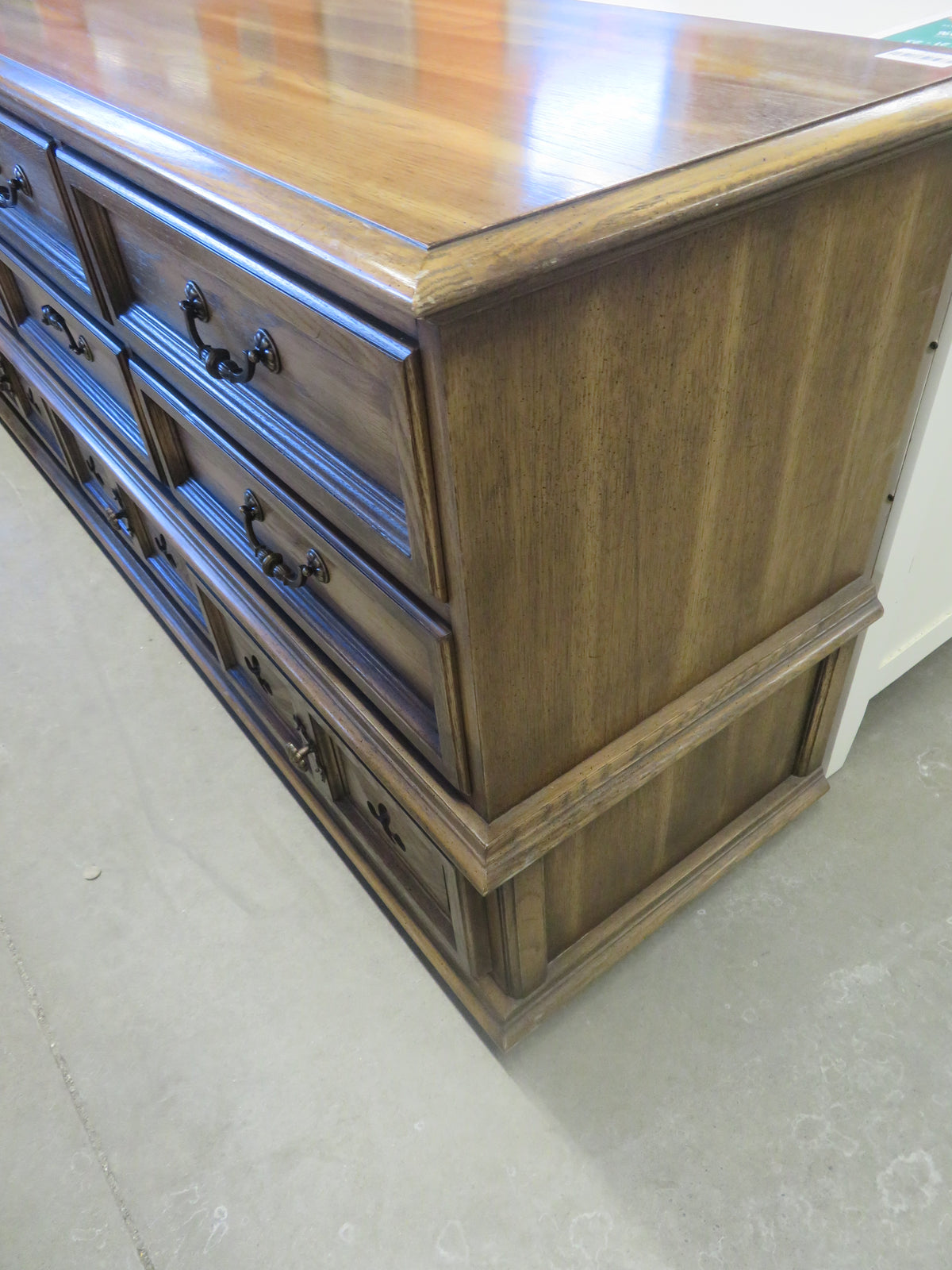 Vintage 9-Drawer Dresser in Solid Wood