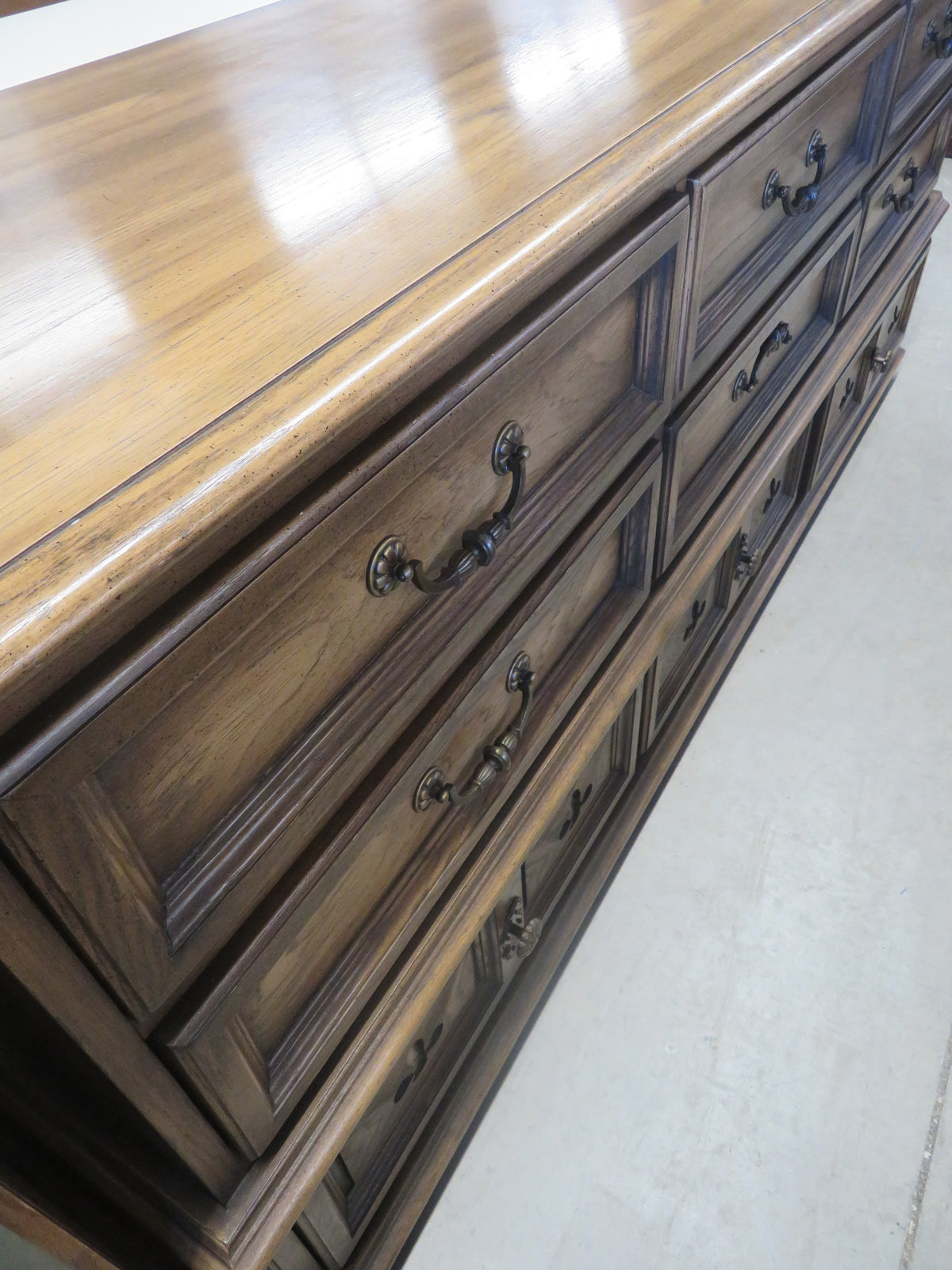 Vintage 9-Drawer Dresser in Solid Wood