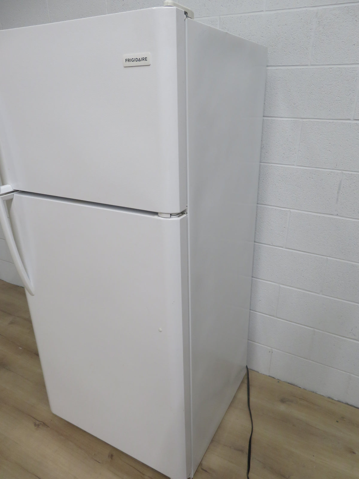 30" Fridge Freezer in White - Frigidaire