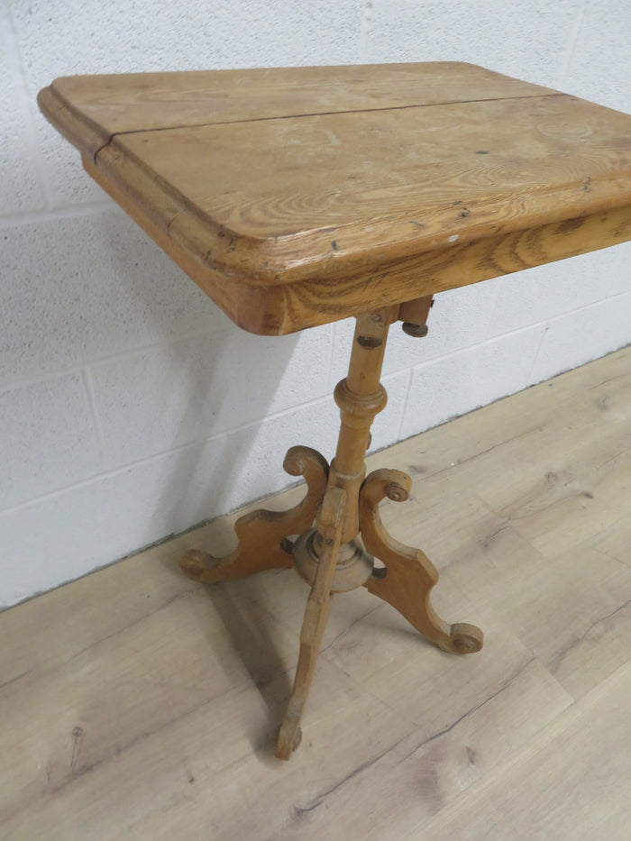 20"W Rustic End Table in Pine