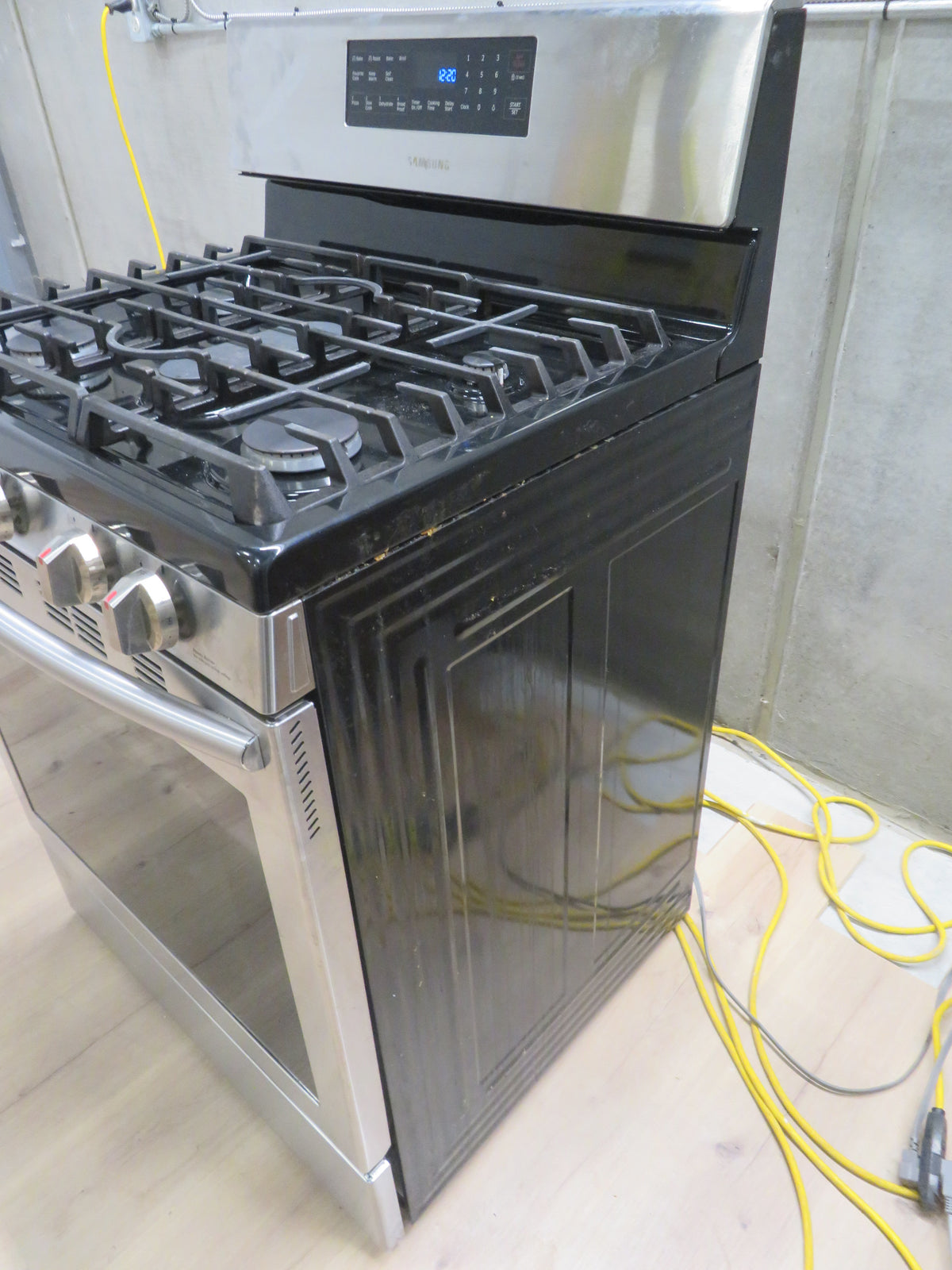 30" 5-Burner Gas Stove in Black and Stainless Steel