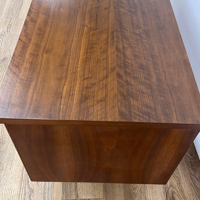 43"W Wooden Chest/Accent Table with 4 legs