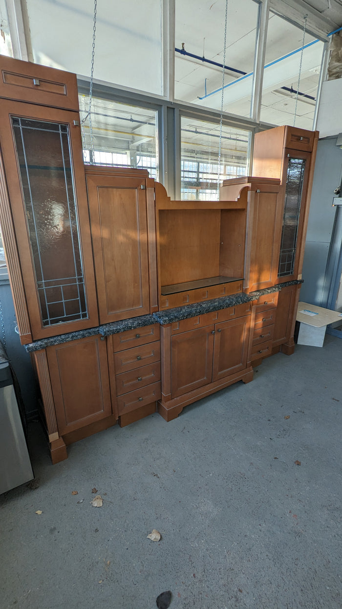 Early American Kitchen w/ Black Granite Counter-Top