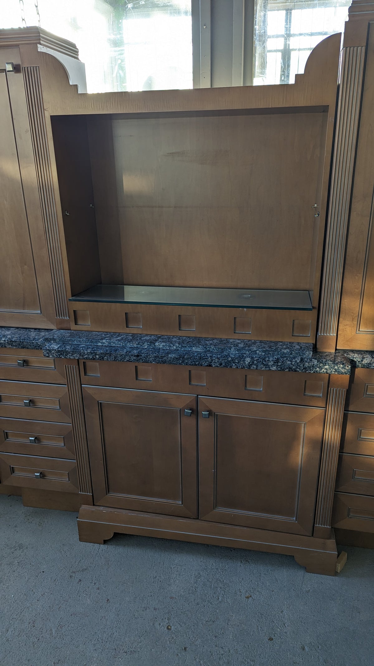 Early American Kitchen w/ Black Granite Counter-Top