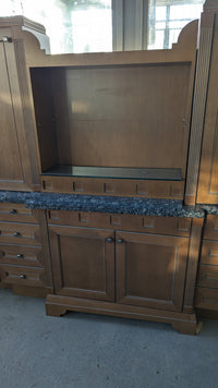 Early American Kitchen w/ Black Granite Counter-Top