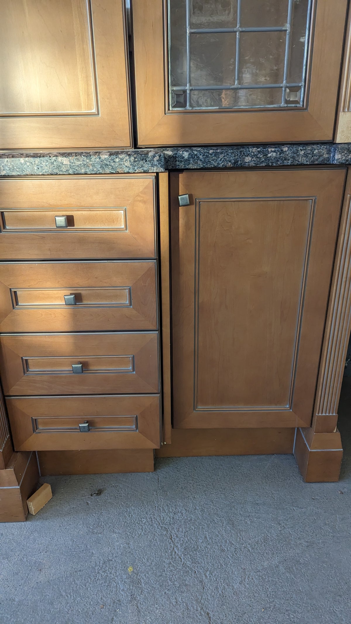 Early American Kitchen w/ Black Granite Counter-Top