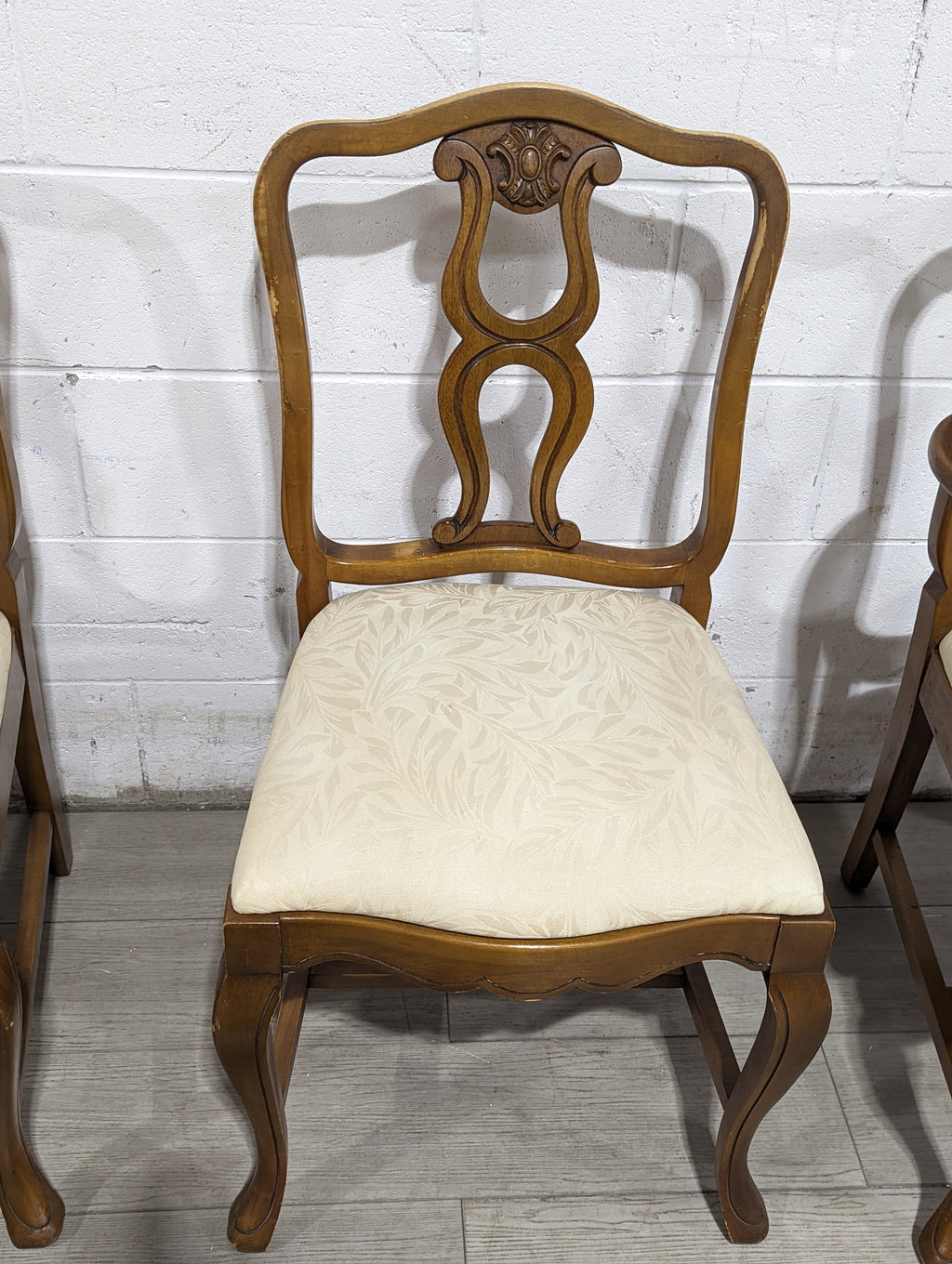 Set of 4 Vintage style chairs with beige upholstery
