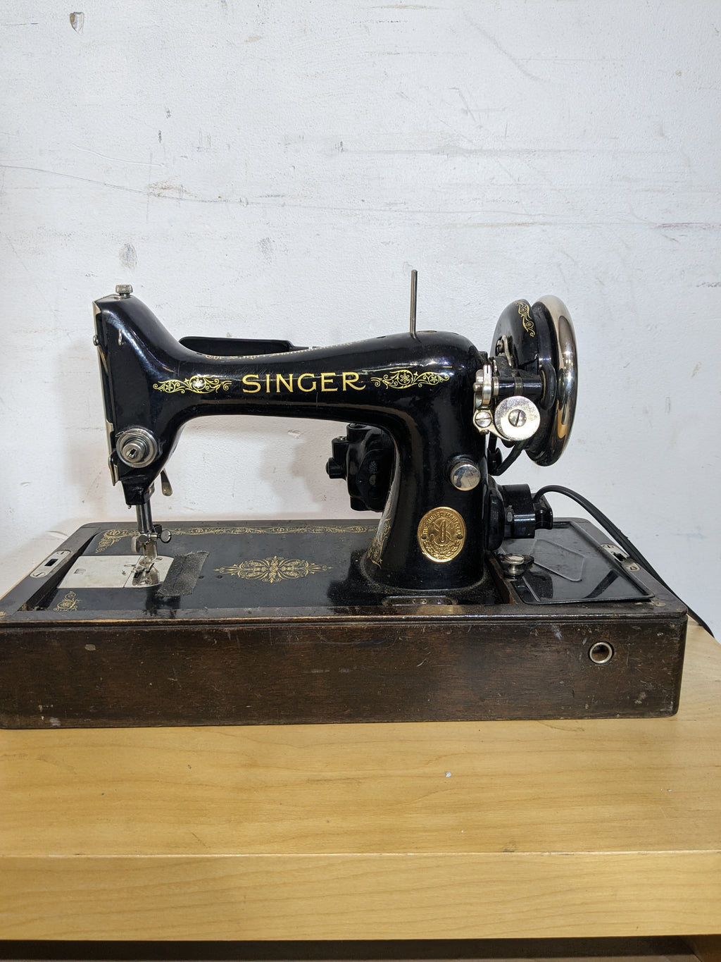 Singer 15-90 Sewing Machine Mo. EB660588