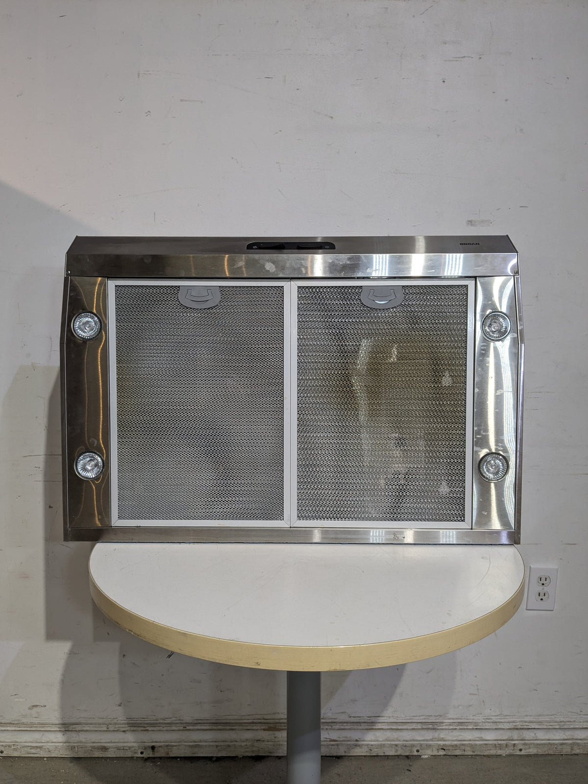 BROAN Range Hood Mo. QP130SSC