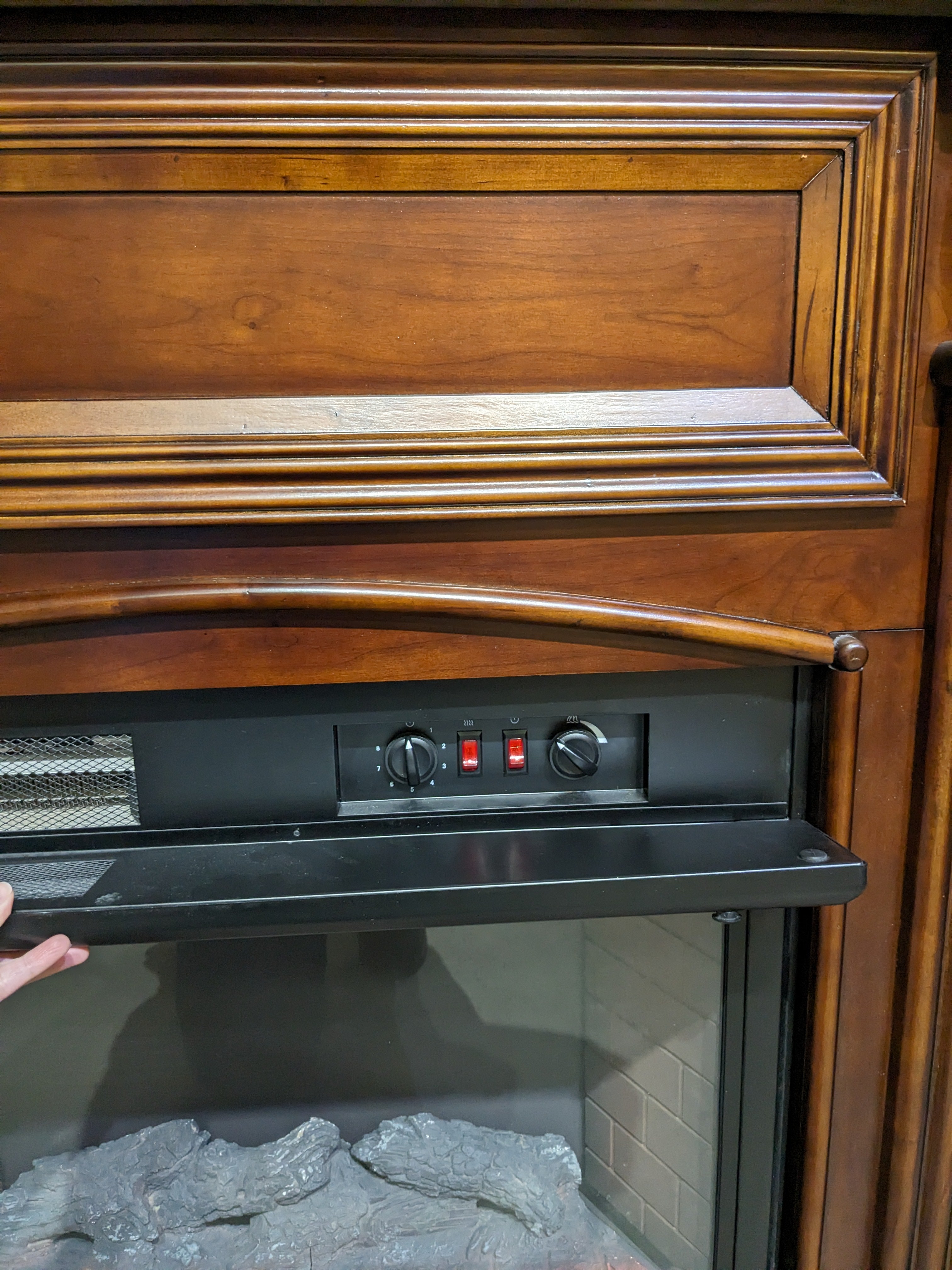 emiページ Mahogany Finish Fireplace Mantel w/ Coleman Electric Fireplace