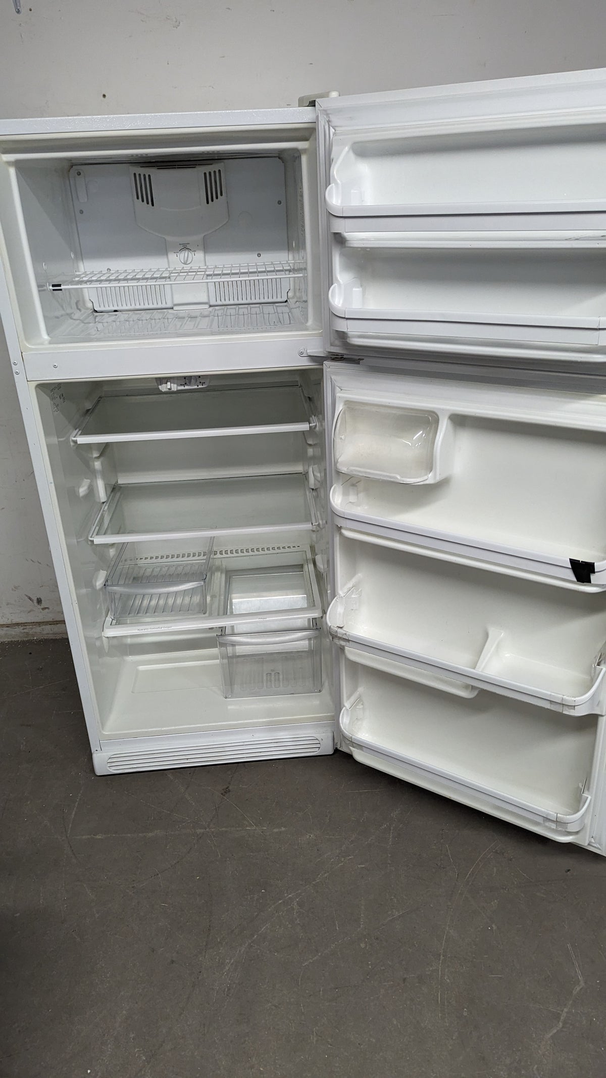 FRIGIDAIRE 30"W White Refrigerator