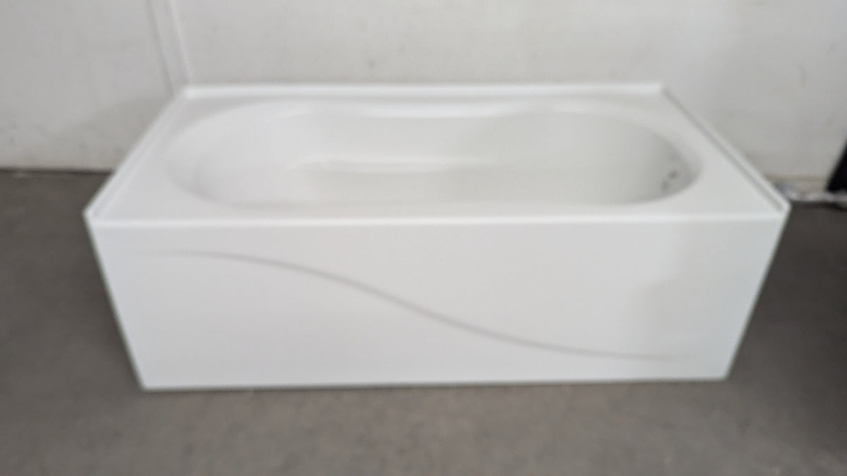 Akoma Technofrom White Acrylic 60 x 30-in Bathtub with Right Drain