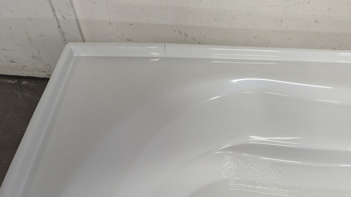 Akoma Technofrom White Acrylic 60 x 30-in Bathtub with Right Drain