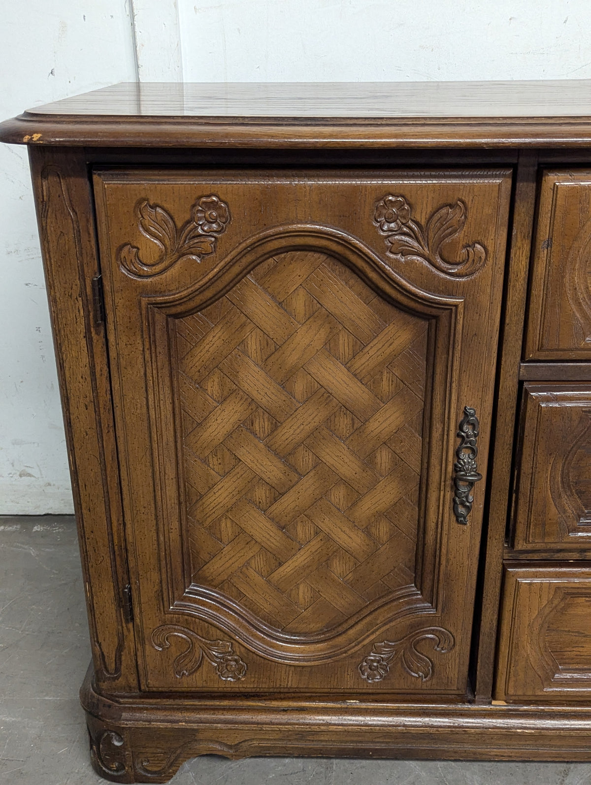 72"W French Provincial 9-Draw Dresser