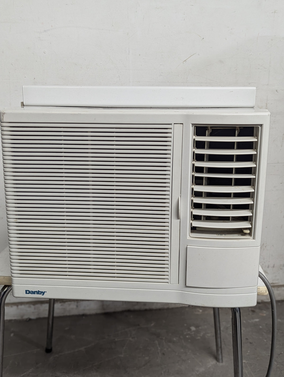 DANBY Diplomat 7000BTU Window Air Conditioner