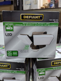 DEFIANT 180° Battery-Operated Double Light with 800 lumens in Bronze