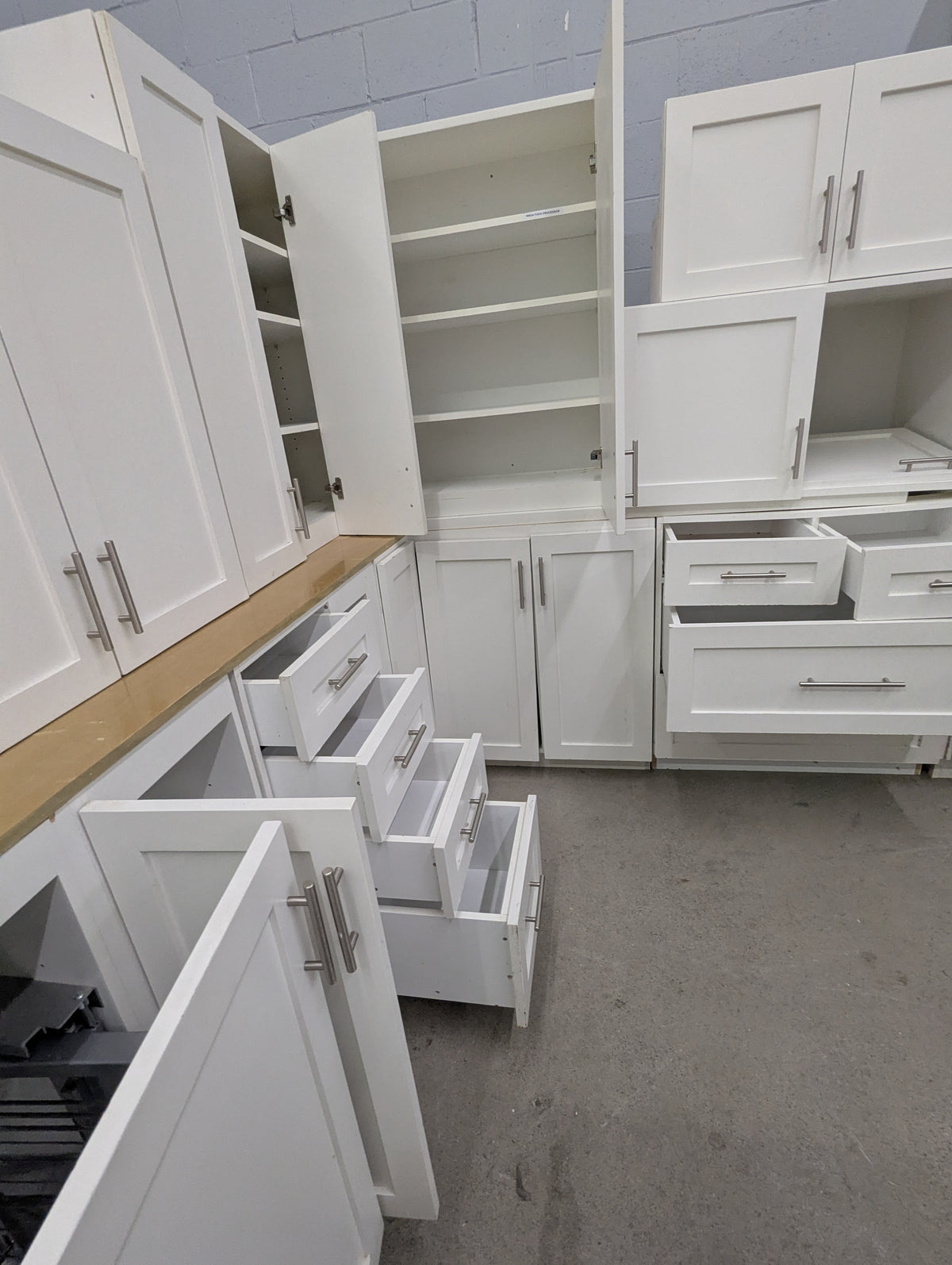 Set of Kitchen Cabinets in White