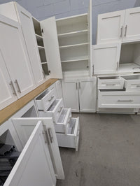 Set of Kitchen Cabinets in White