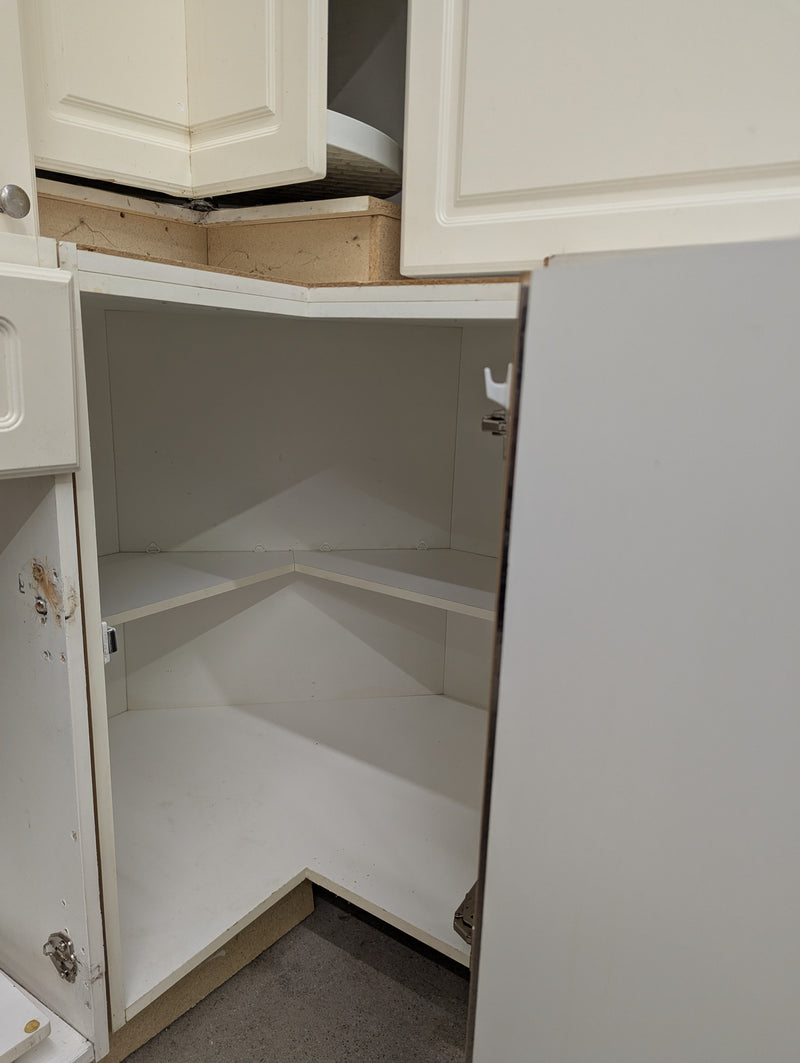 Set of Kitchen Cabinets in White