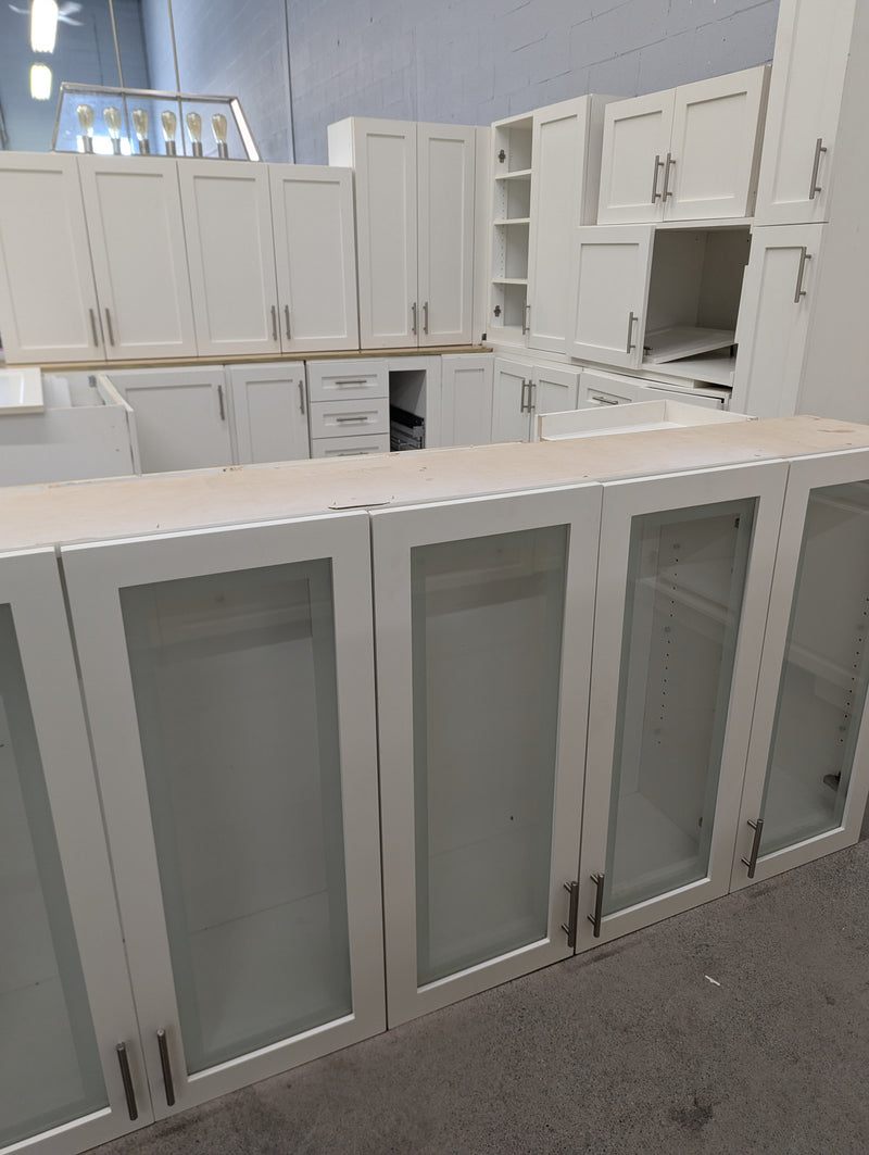 Set of Kitchen Cabinets in White