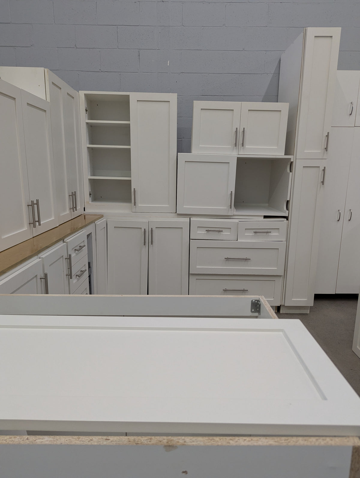 Set of Kitchen Cabinets in White