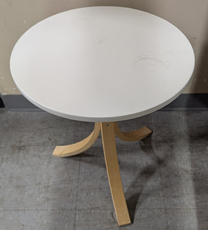 Accent table in White