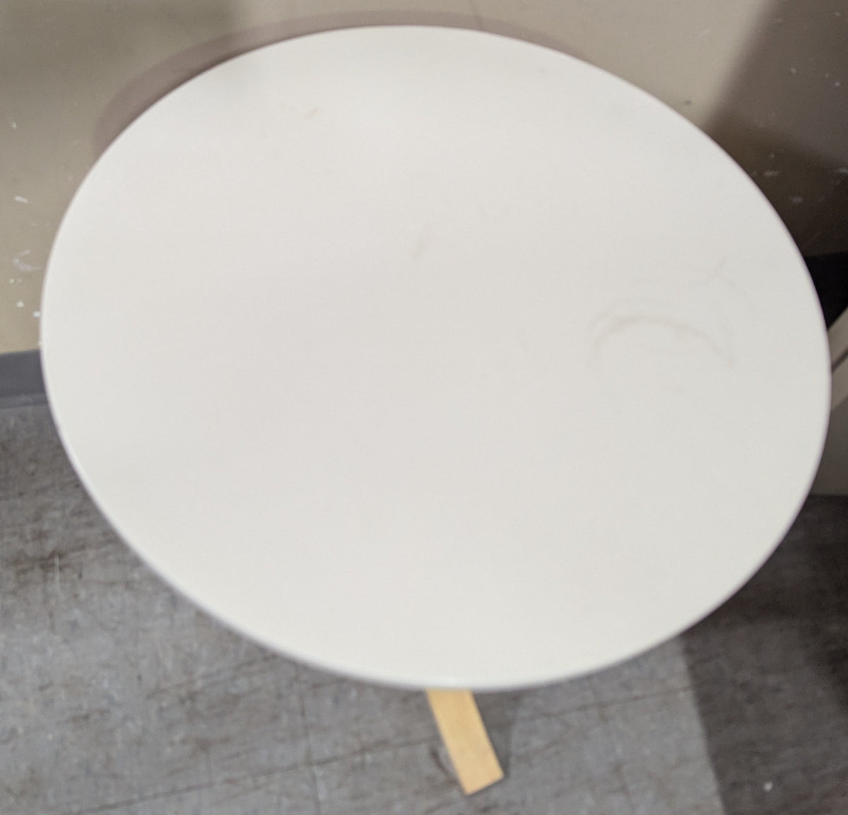 Accent table in White