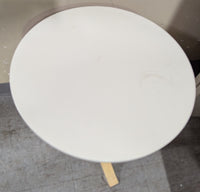 Accent table in White