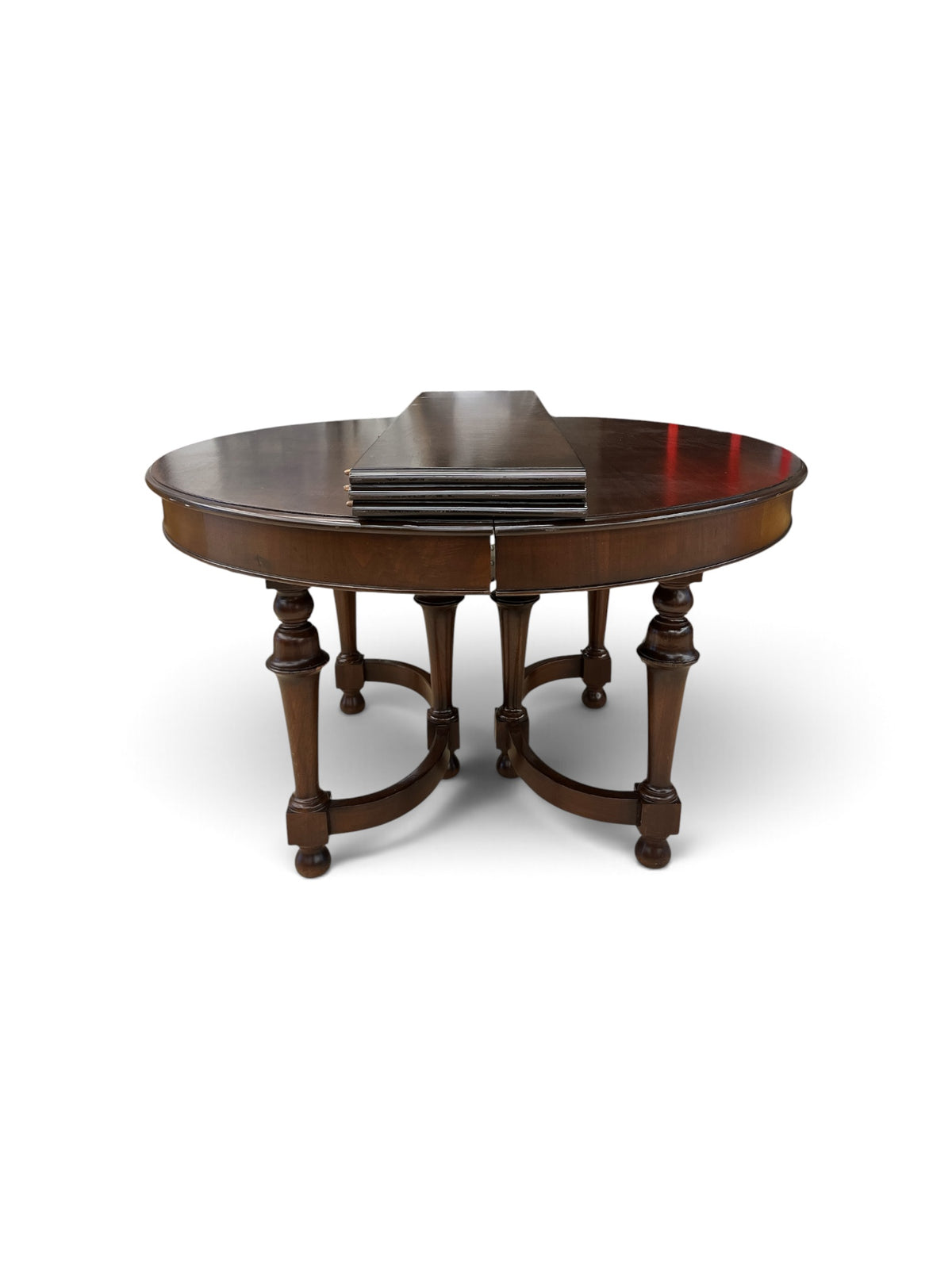 Round Wooden Dining Table with 3 Extension Leafs